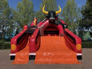 Compact glijbaan stier