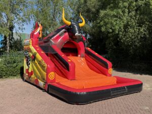 Compact glijbaan stier