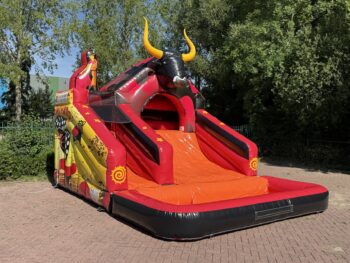 Compact glijbaan stier