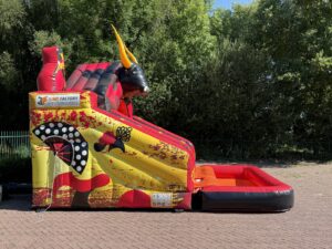 Compact glijbaan stier