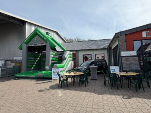 Smart e Concept Hüpfburg mit Rutsche tritt an zum Ländervergleich zur WM 2026 II