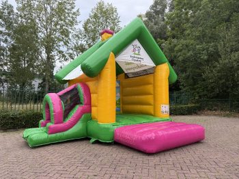 Mini huisje met glijbaan Kinderopvang Elsendorp